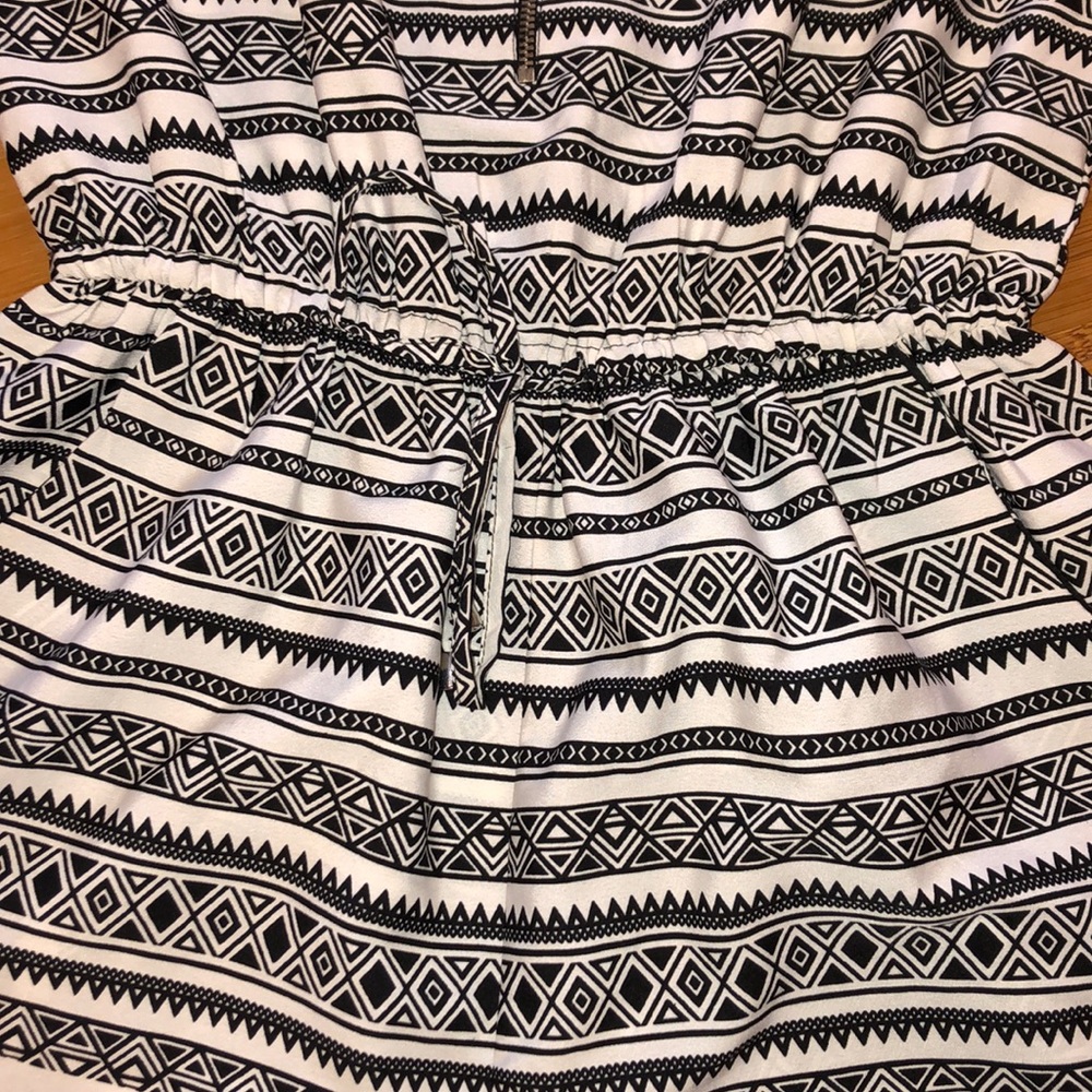 Lightweight Romper - Picture 4 of 8